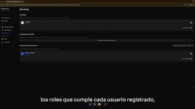 Sección de usuarios y roles en el menú lateral
